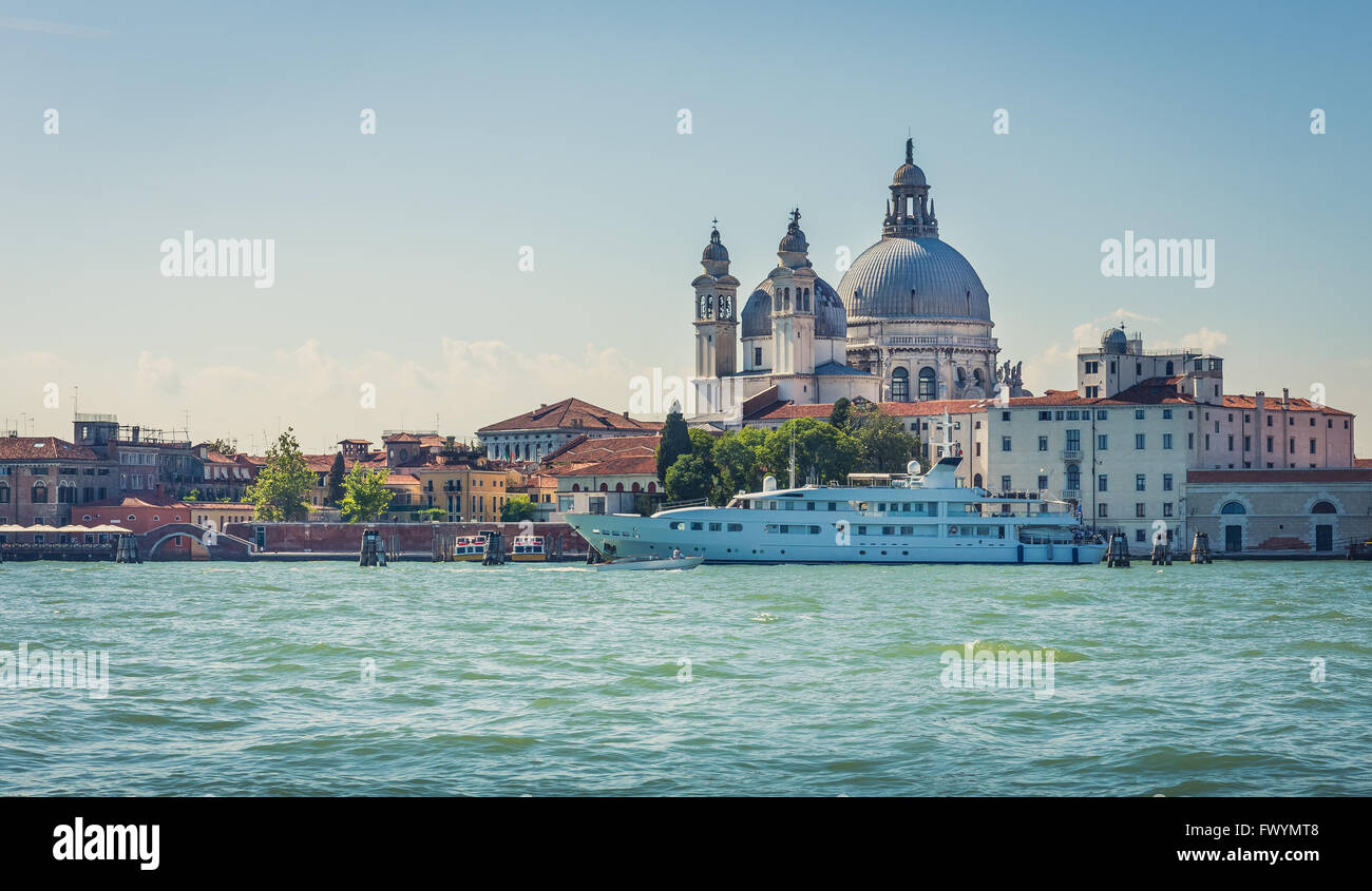 Paesaggio veneziano. Una vista da un autobus d'acqua. Foto Stock