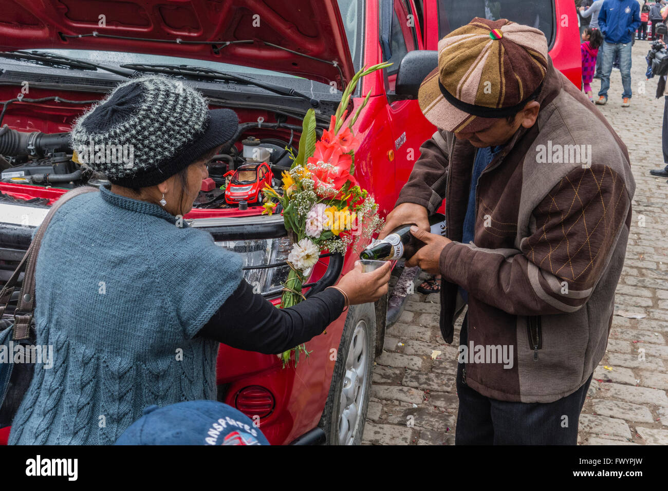 La benedizione delle automobili in Copacabana, la Bolivia è il più importante pellegrinaggio in Bolivia. Foto Stock