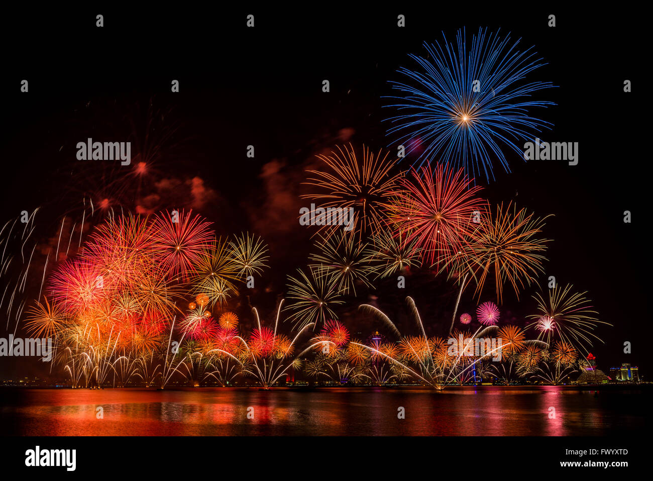 Celebrazione della festa nazionale fuochi d'artificio Doha in Qatar. Dicembre 2015 Foto Stock