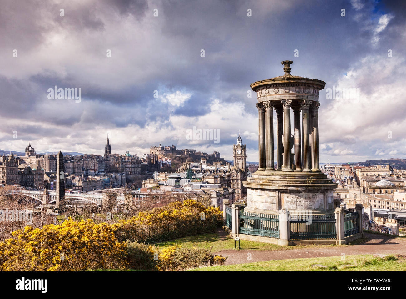 La Stewart memorial si affaccia Edimburgo, da Calton Hill, Edimburgo, Scozia, Regno Unito Foto Stock