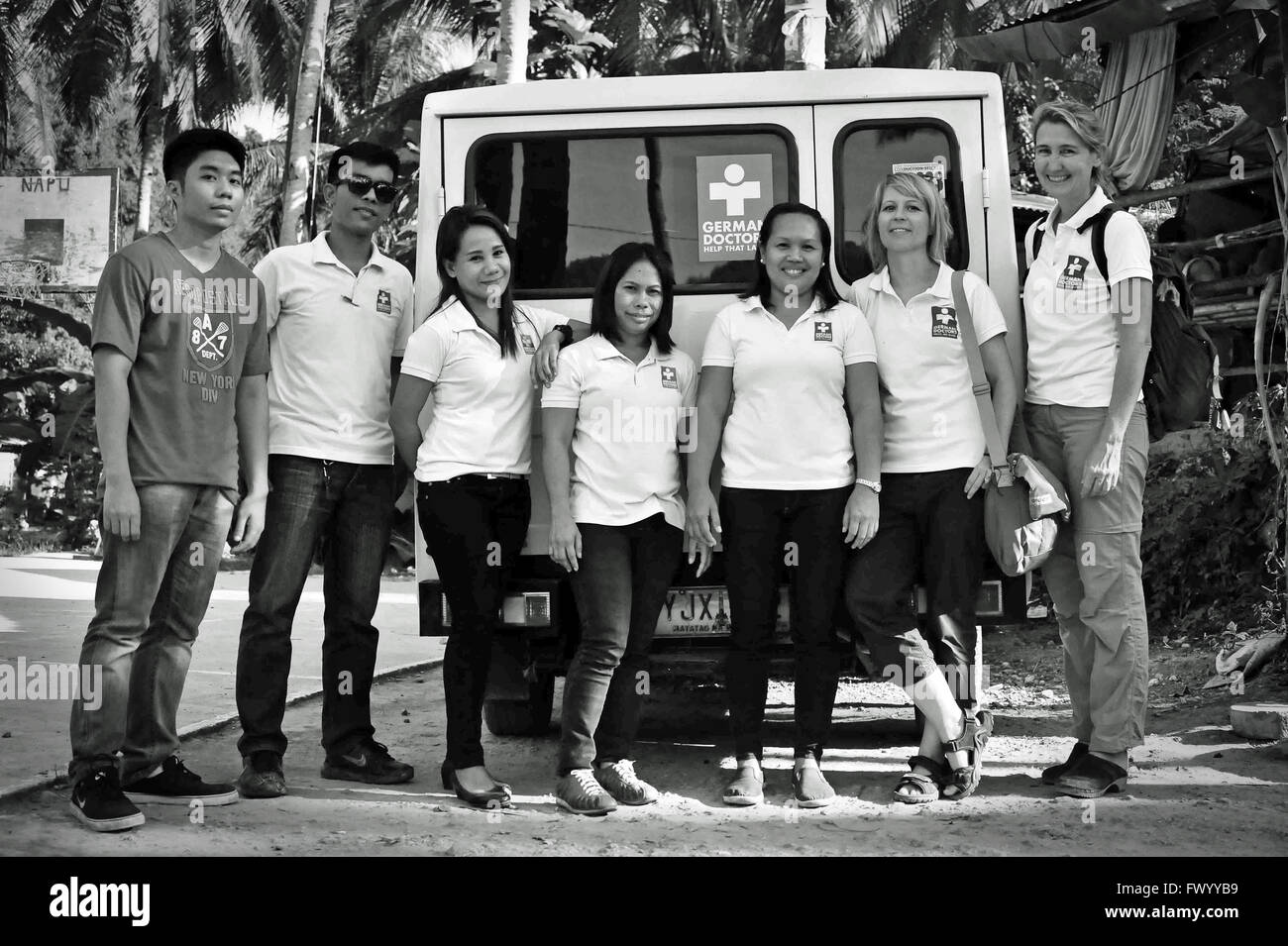 I medici tedeschi: ASIEN, PHILIPPINEN, CEBU Cebu City, Das Team der medici tedeschi hanno im Einsatz humanitären. Solo uso editoriale. Foto Stock