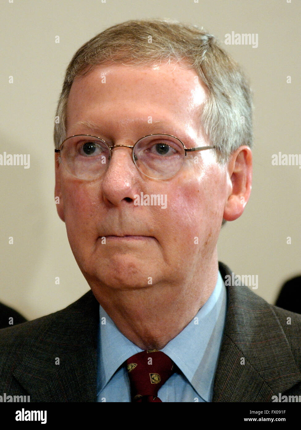 Washington, DC - Aprile 20, 2005 -- Stati Uniti il senatore Mitch McConnell (Repubblicano del Kentucky) assiste la firma del fallimento della riforma di legge di Washington il 20 aprile 2005. Credito: Ron Sachs/CNP - nessun filo SERVICE - Foto Stock