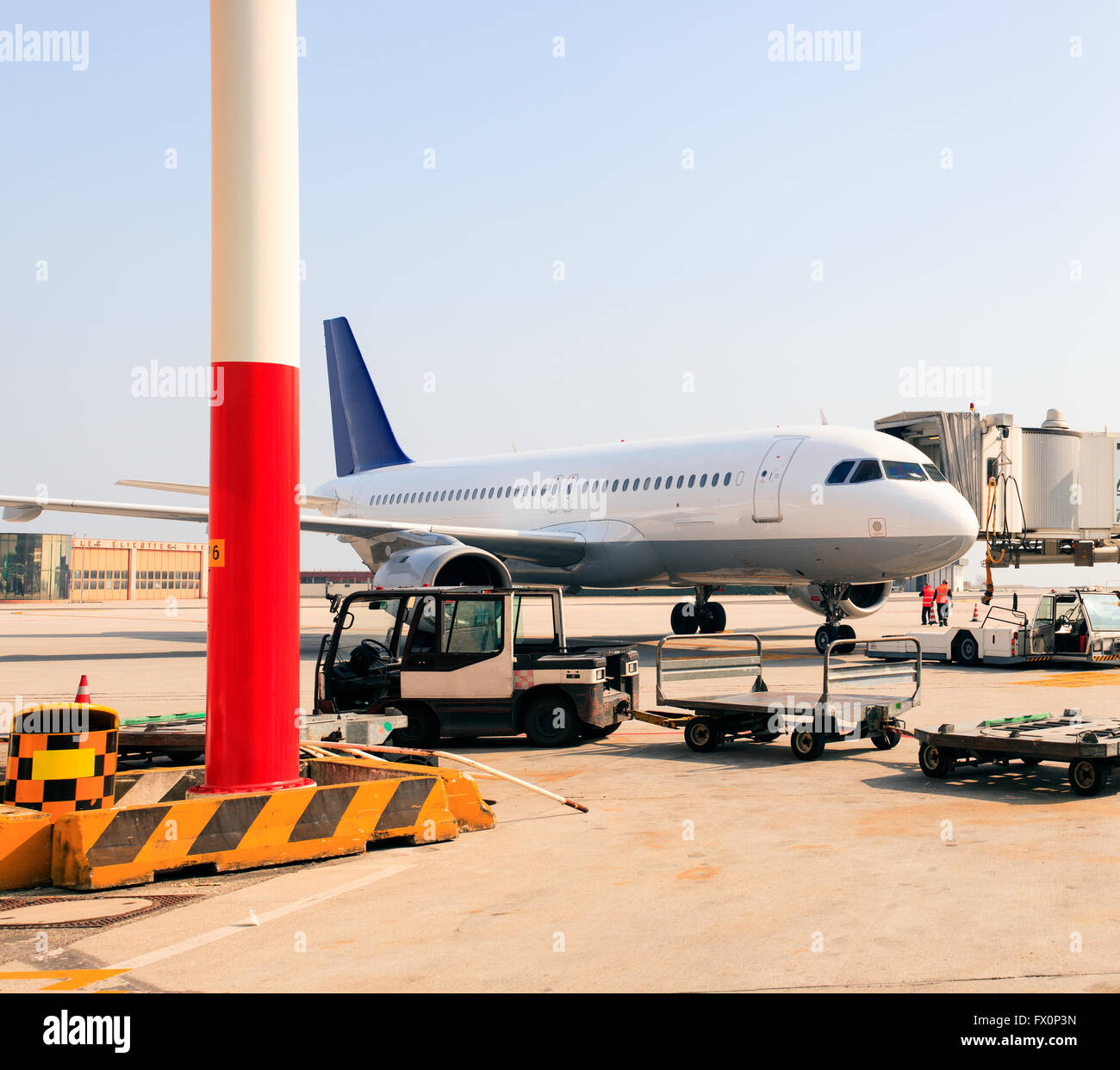 Vista del velivolo con scale passeggeri Foto Stock
