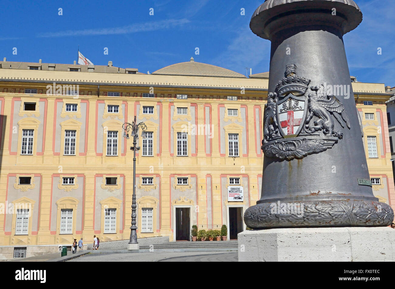 Vista su piazza De Ferrari e Palazzo Palazzo Ducale di Genova, Liguria, Italia Foto Stock