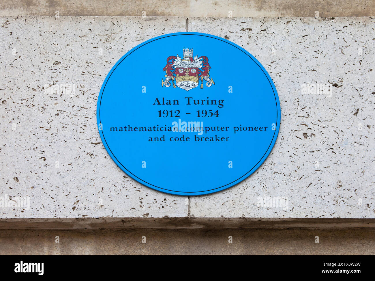 CAMBRIDGE, Regno Unito - 8 APRILE 2016: una targa blu al Kings College di Cambridge commemorando ex studente e pioniere del computer al Foto Stock