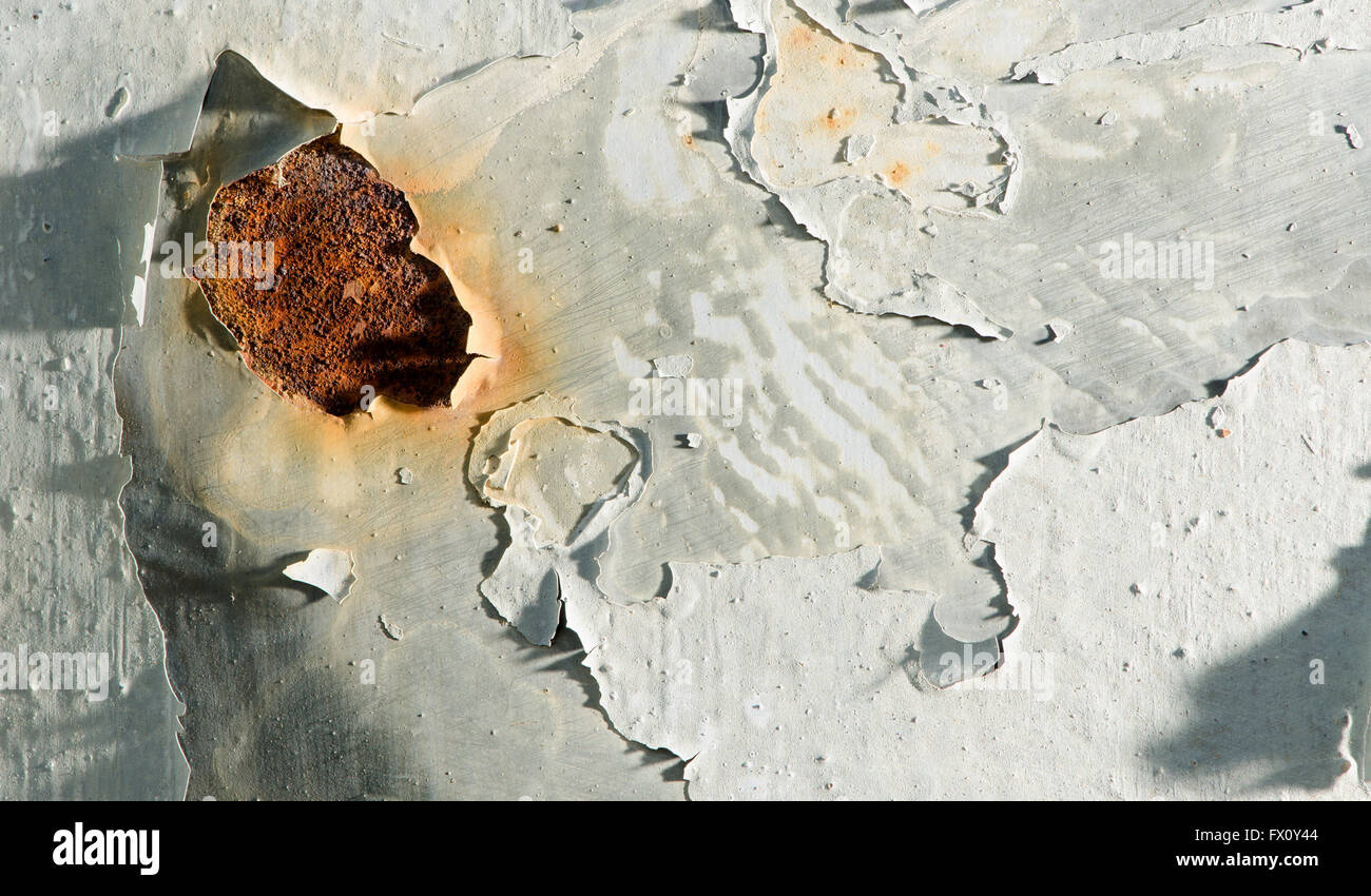 Rusty superficie di porte di ferro, vernice crackled. Foto Stock
