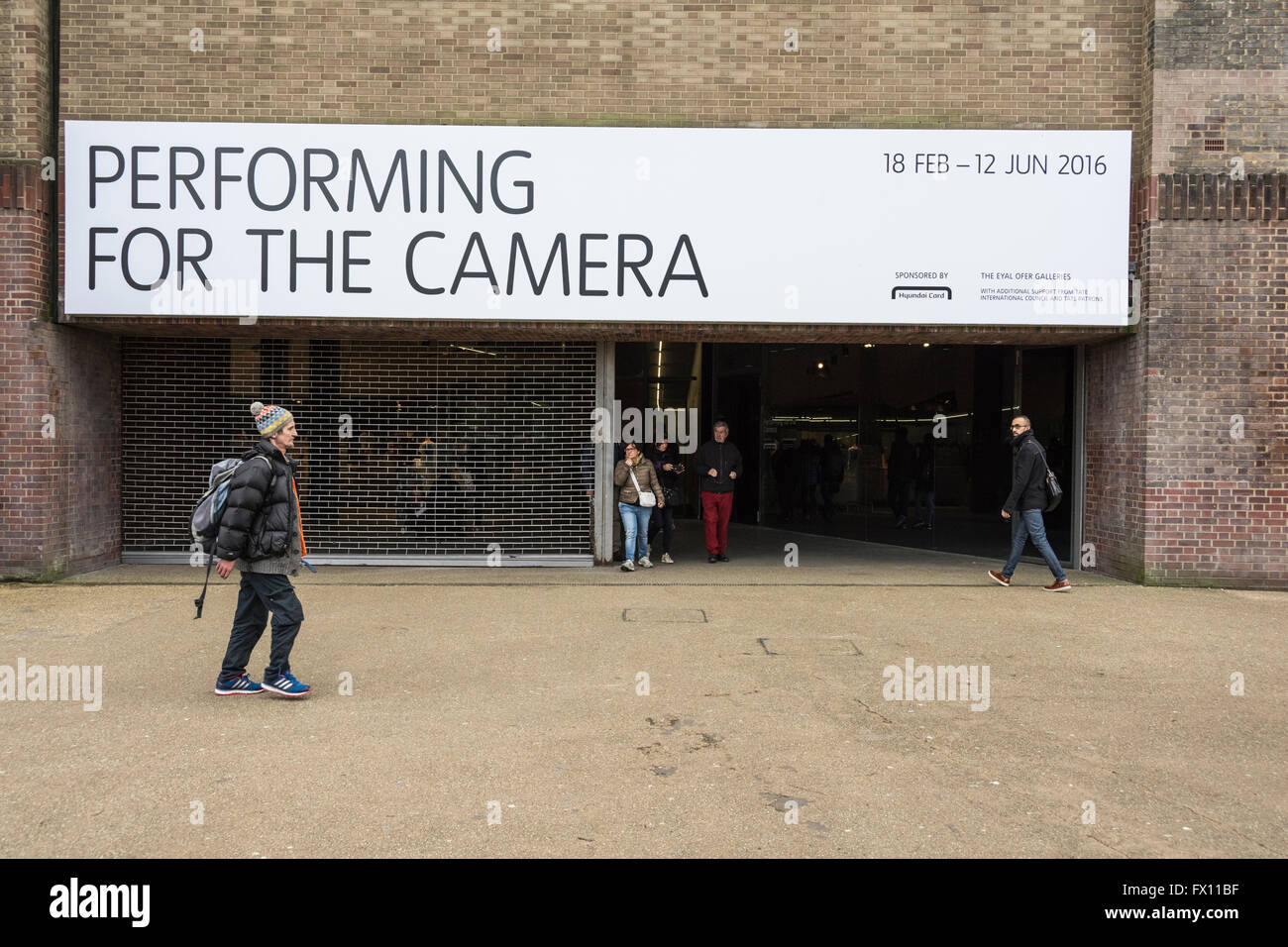 Eseguire per la telecamera mostra presso la Tate Modern a Londra il Southbank, REGNO UNITO Foto Stock