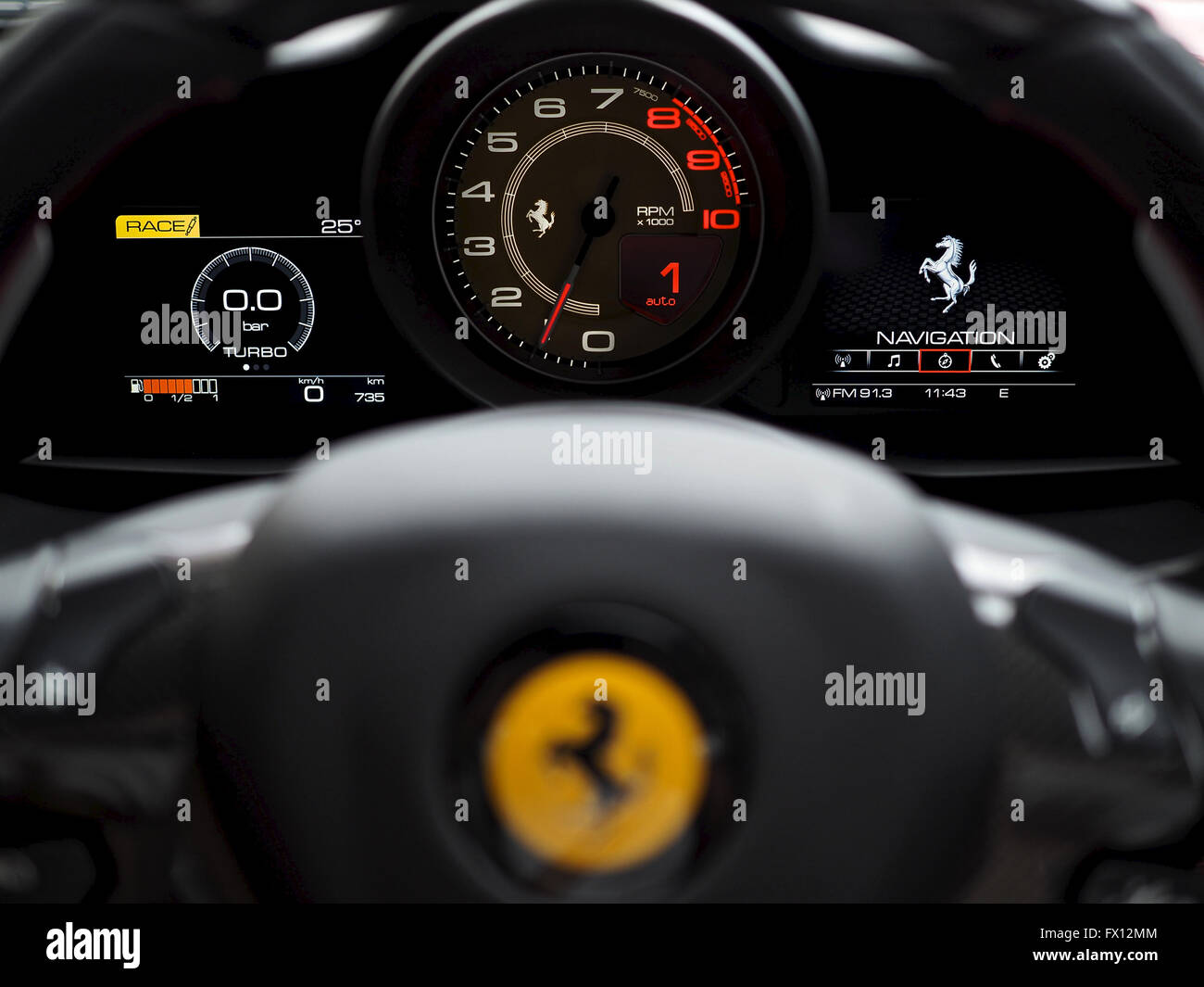 La Ferrari 488 GTB cruscotto interno Foto Stock