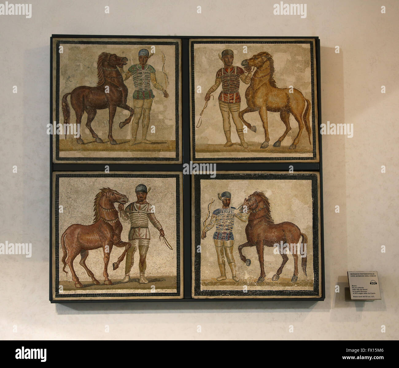 Mosaico raffigurante un auriga e cavalli da ciascuna delle quattro fazioni (rosso, bianco, blu e verde). Iii secolo d.c. Roma. Foto Stock