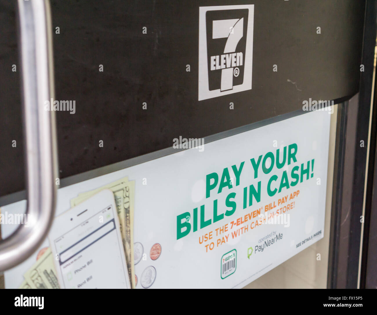 Un 7-Eleven convenience store in New York il giovedì, 7 aprile 2016. L'Internal Revenue Service ha annunciato che partecipano 7-Eleven convenience stores sarà in grado di accettare pagamenti fiscali. (© Richard B. Levine) Foto Stock
