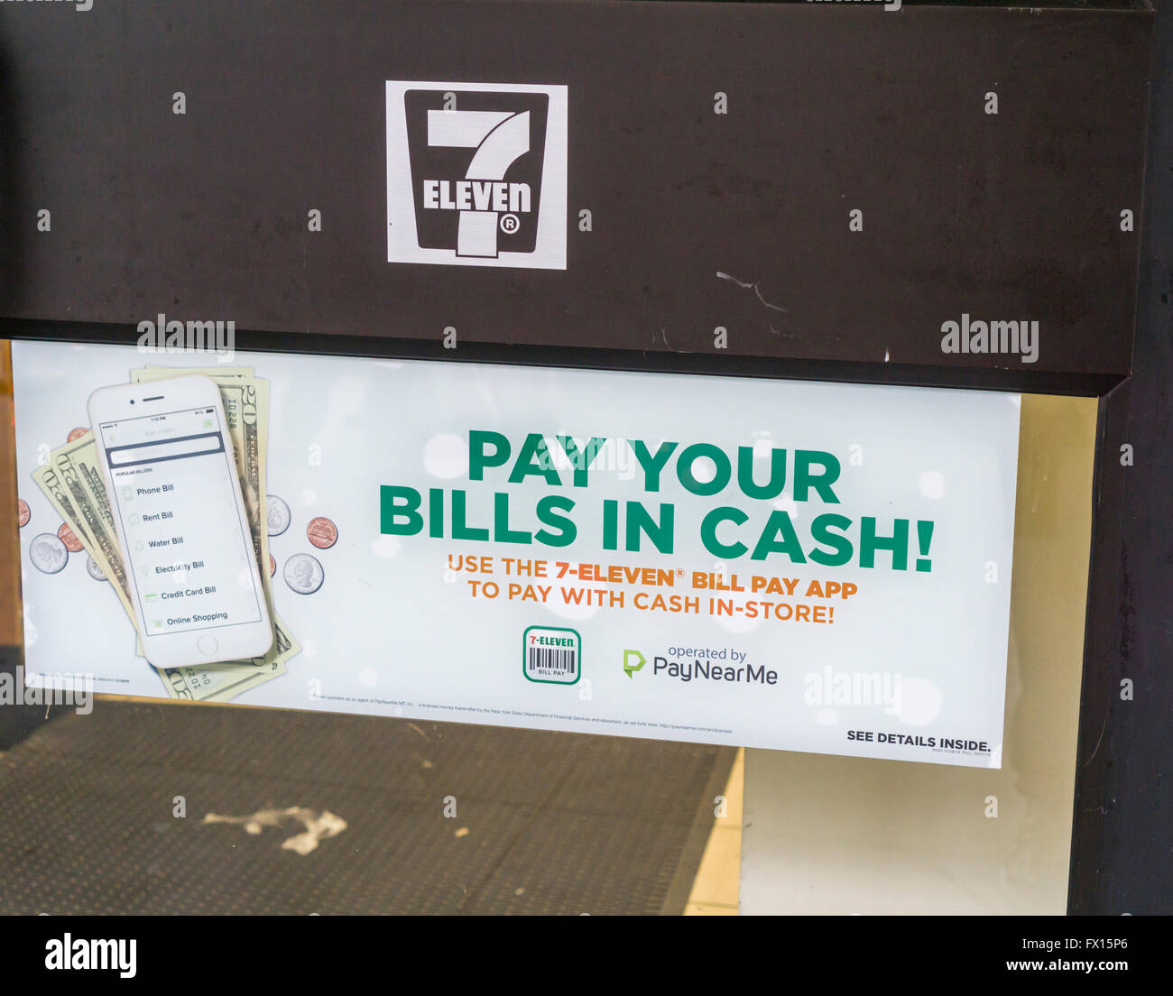 Un 7-Eleven convenience store in New York il giovedì, 7 aprile 2016. L'Internal Revenue Service ha annunciato che partecipano 7-Eleven convenience stores sarà in grado di accettare pagamenti fiscali. (© Richard B. Levine) Foto Stock