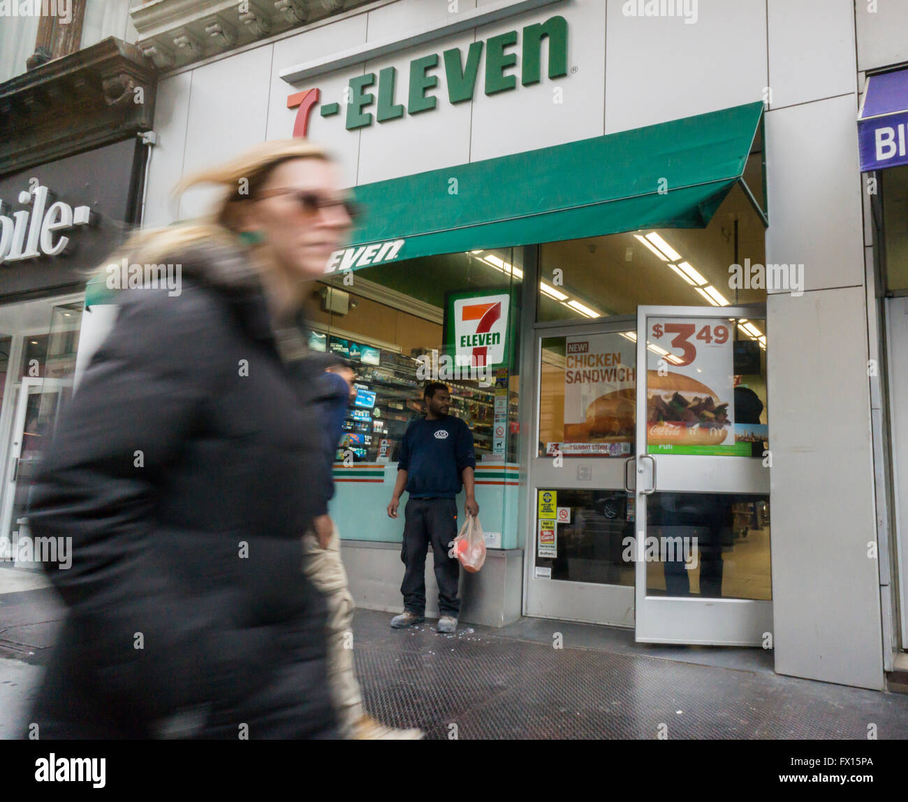Un 7-Eleven convenience store in New York il giovedì, 7 aprile 2016. L'Internal Revenue Service ha annunciato che partecipano 7-Eleven convenience stores sarà in grado di accettare pagamenti fiscali. (© Richard B. Levine) Foto Stock
