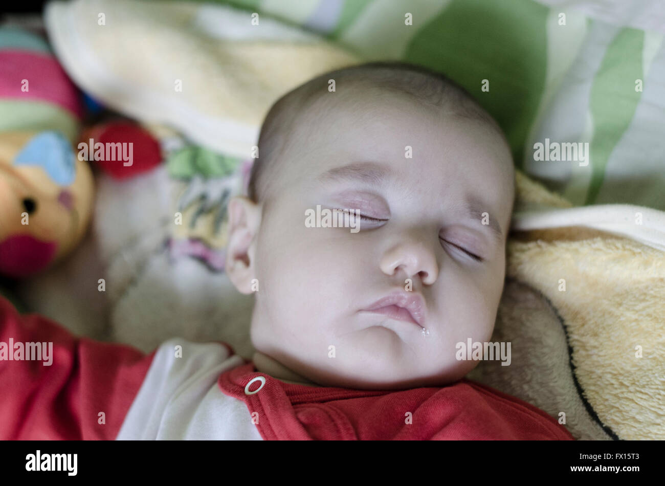 Calma sleeping baby a mezzogiorno Foto Stock