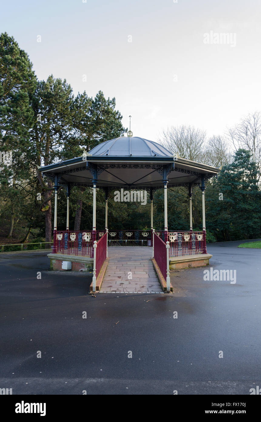 Il Bandstand a Barnes Park, Sunderland, progettato e costruito da W. A. Baker e figlio, Newport, Monmouthshire. Foto Stock