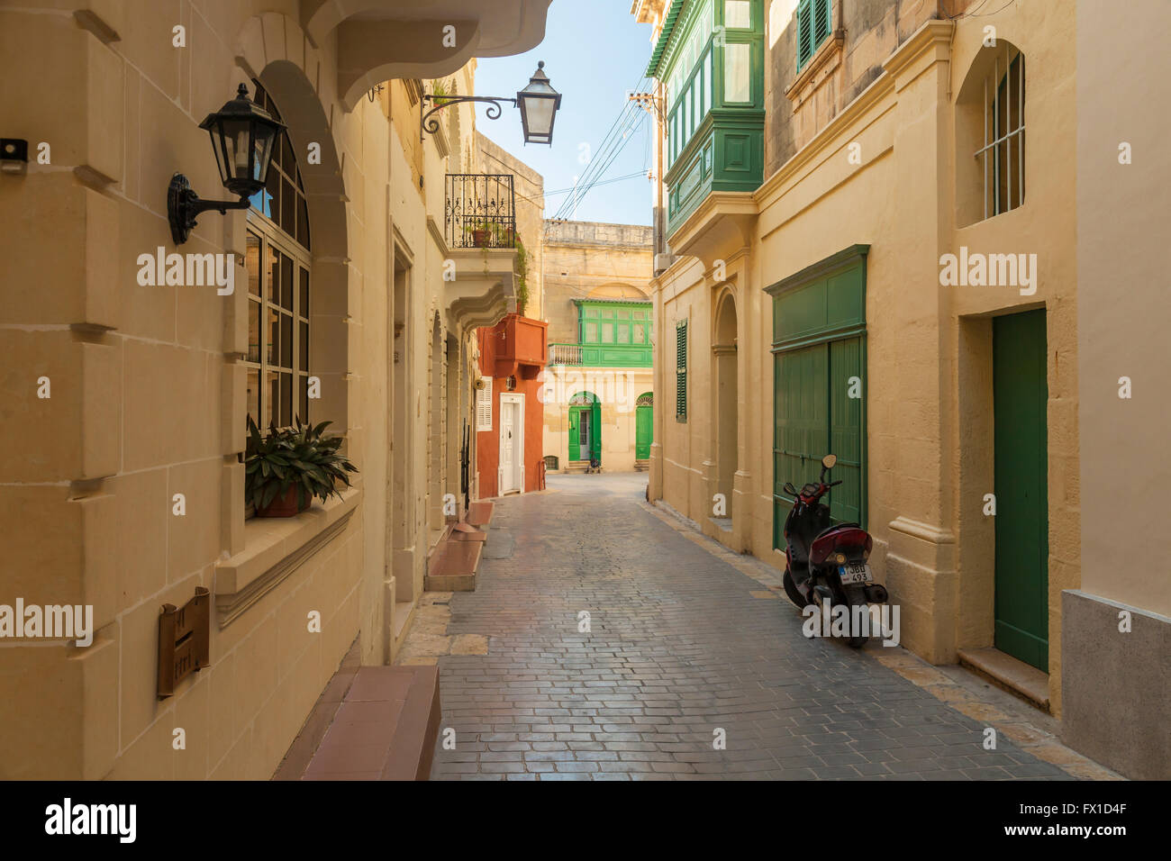 Una strada in Rabat (Victoria), Gozo, Malta. Foto Stock
