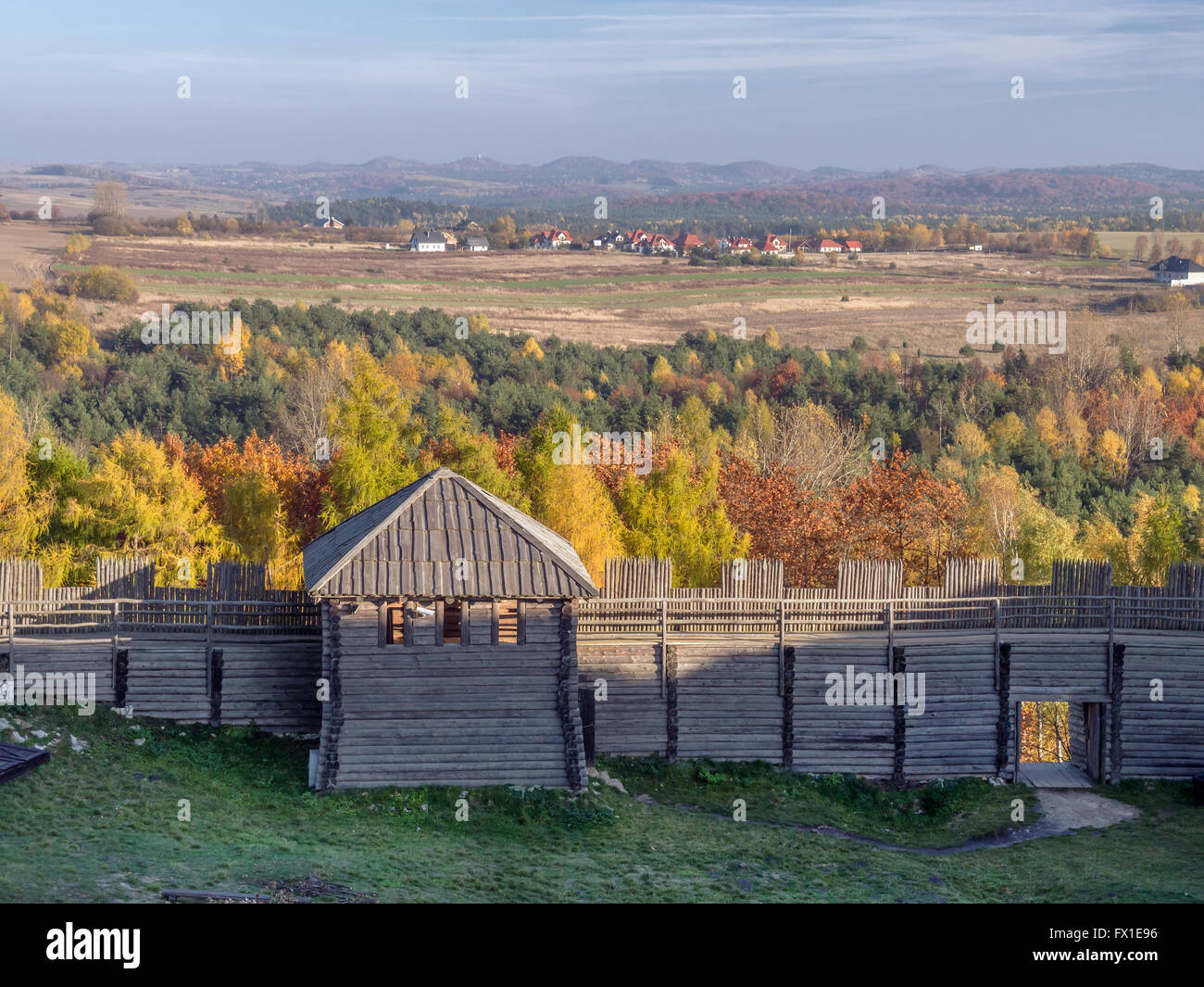 Ricostruito Burgwall slava a Birów vicino Ogrodzieniec Foto Stock