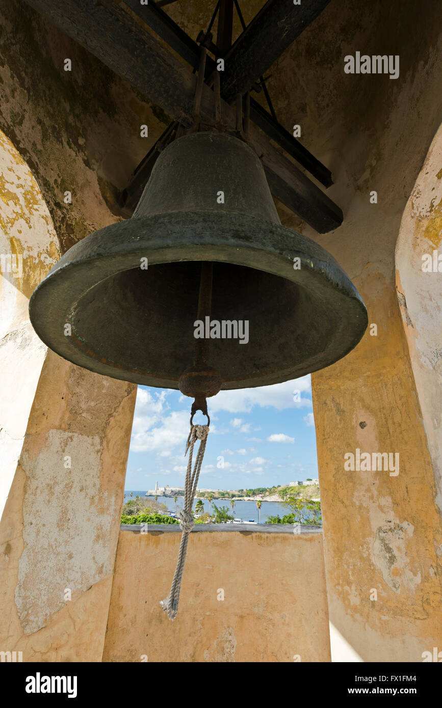 Vista verticale della la Giraldilla torre di avvistamento al Castillo de la Real Fuerza a l'Avana, Cuba. Foto Stock