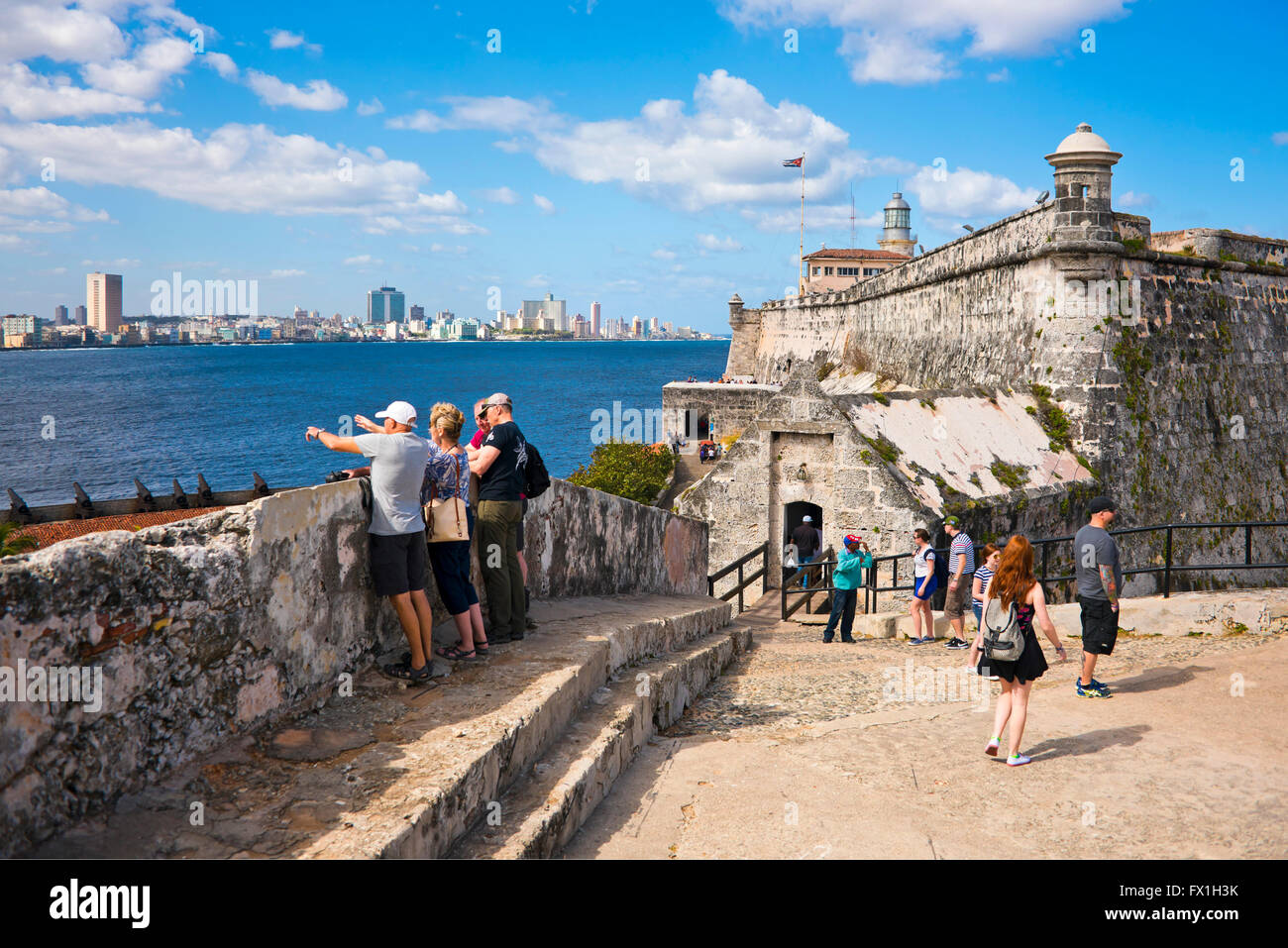Vista orizzontale di l'Avana del grattacieli dal castello El Morro a l'Avana, Cuba. Foto Stock