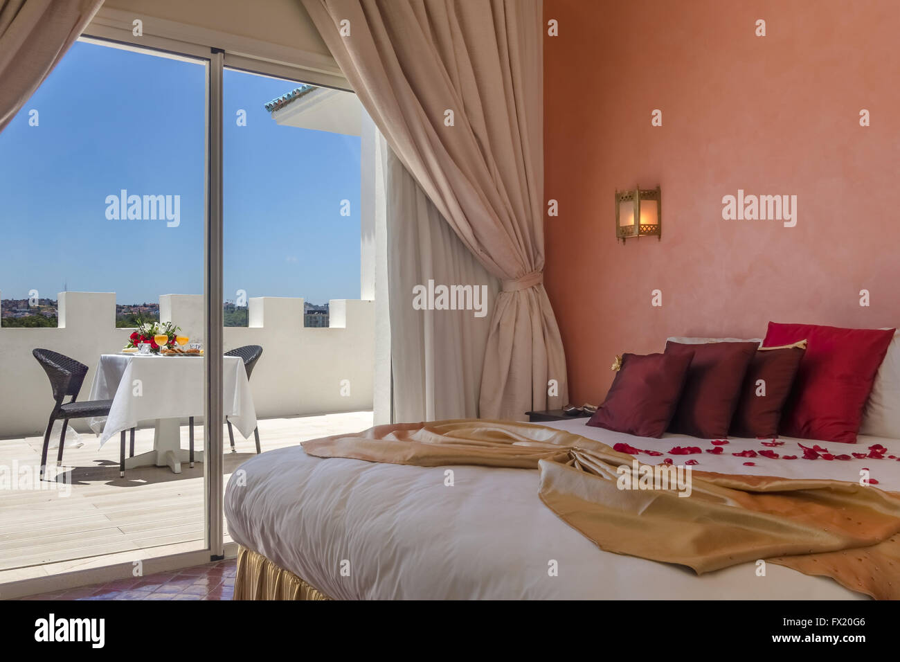 Hotel di lusso in camera con la colazione sulla terrazza Foto Stock