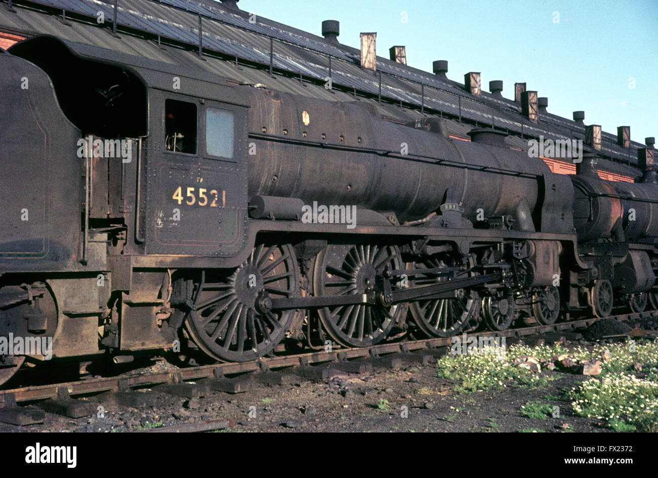 Locomotiva a vapore 45521 'Rhyl' a Oxley in Wolverhampton anni sessanta poco prima di essere demolita nel 1963 Foto Stock