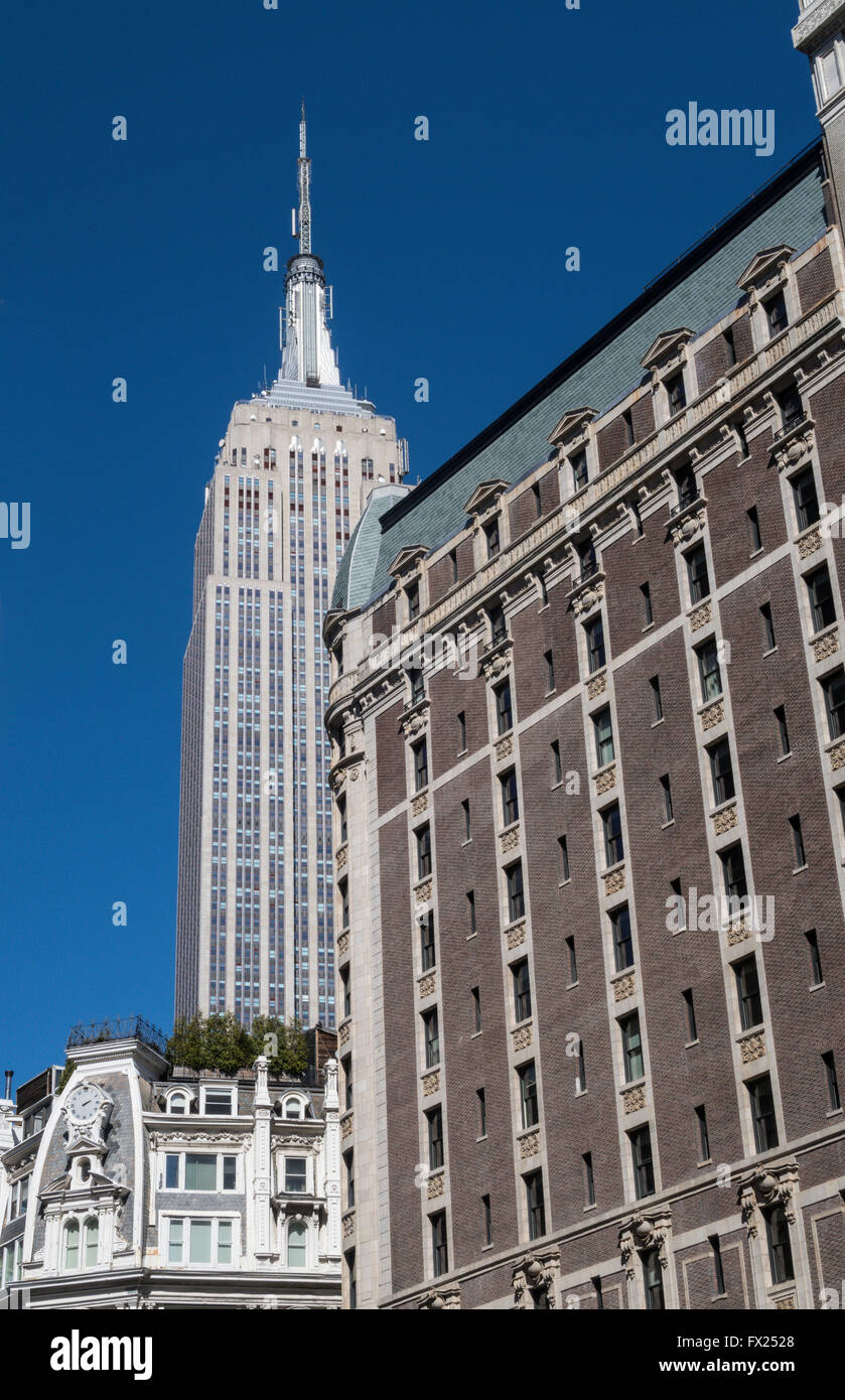 Empire State Building e Gilsey House a 1200 Broadway su West 29th Street, New York Foto Stock