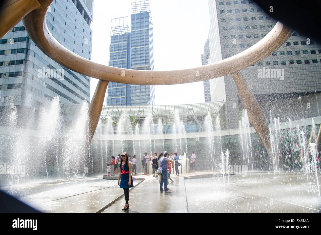 Singapore ,Aprile 3 -2016 unidentified di visita turistica ricca fontana al Suntec luogo famoso per i viaggi in Singapore aprile, , Foto Stock