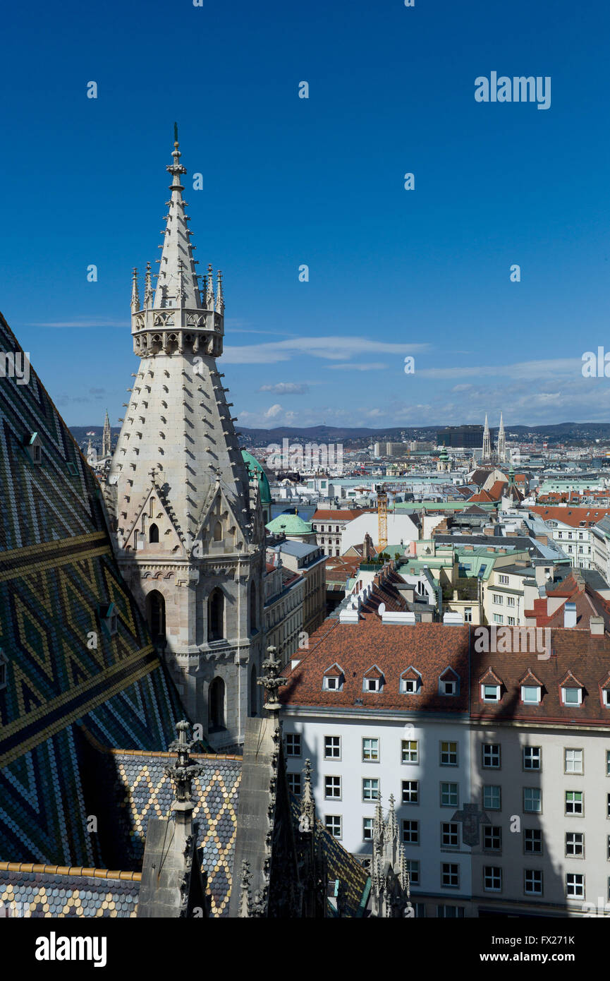 La vista dalla cima della torre del Duomo di Santo Stefano a Vienna Foto Stock