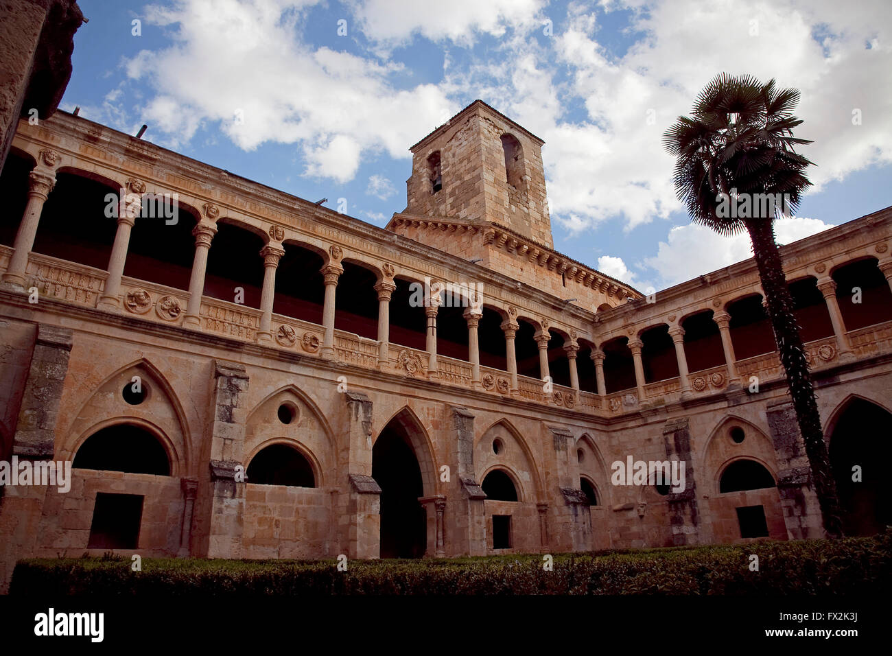 Cortile dei Cistercensi Monastero reale di Santa María de huerta, Soria. Castiglia-leon. Spagna Foto Stock