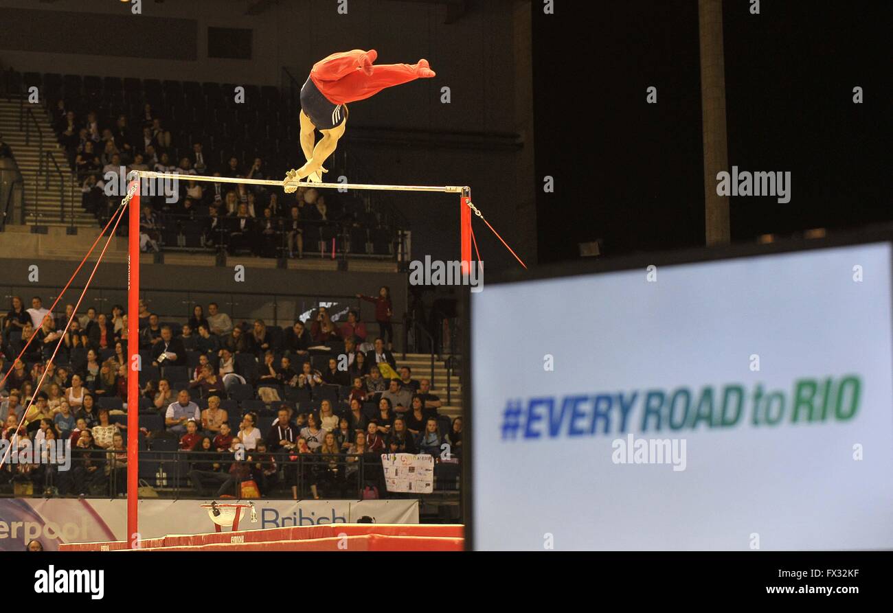 Liverpool, Regno Unito. 10 Aprile, 2016. #Everyroadtorio e la barra alta. British ginnastica Championships 2016. Echo Arena. Liverpool. Regno Unito. 10/04/2016. Credito: Sport In immagini/Alamy Live News Foto Stock