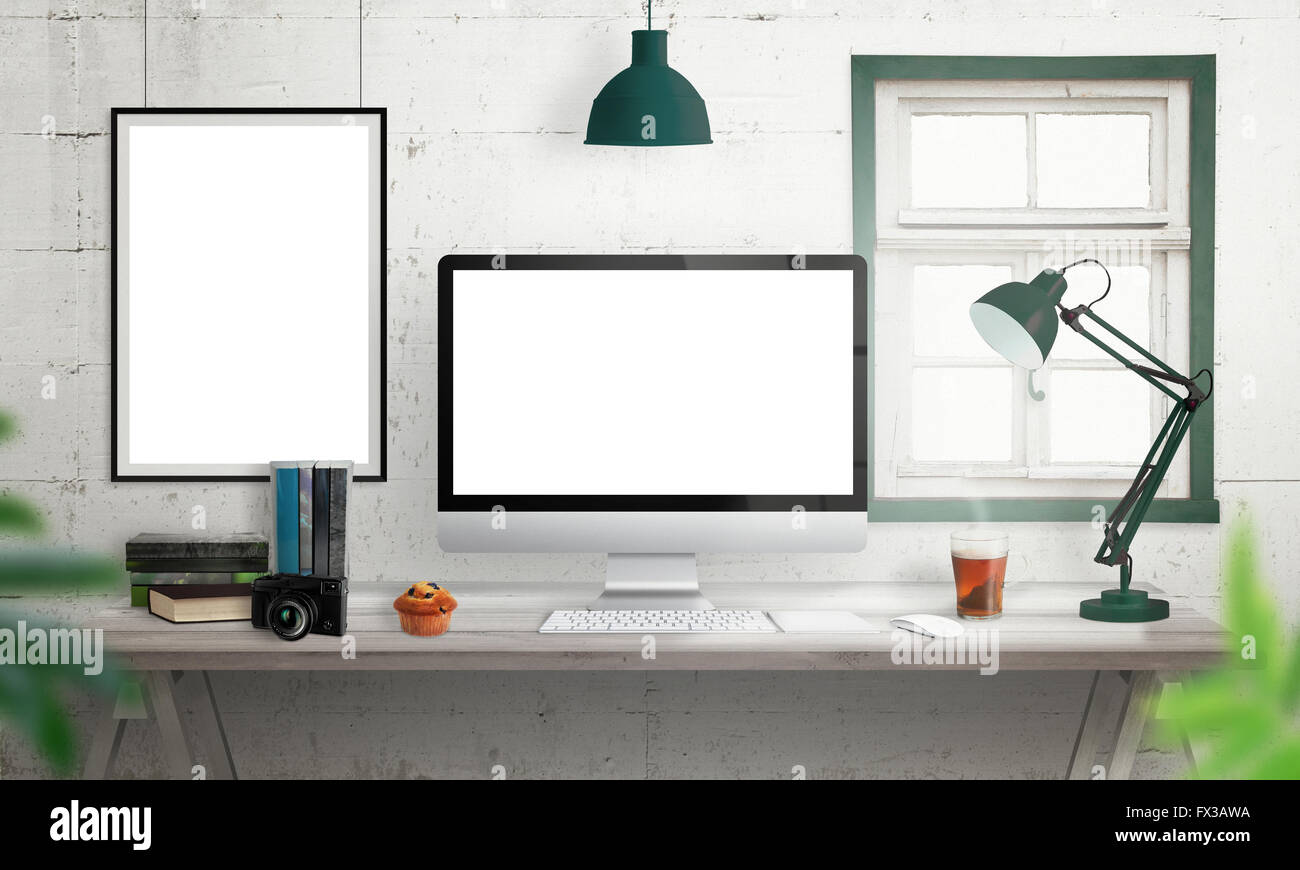 Il display del computer sulla scrivania in ufficio. Isolato, schermo bianco per mockup. Moderno creativo scrivania con libri, fotocamera, tastiera, mouse, mu Foto Stock