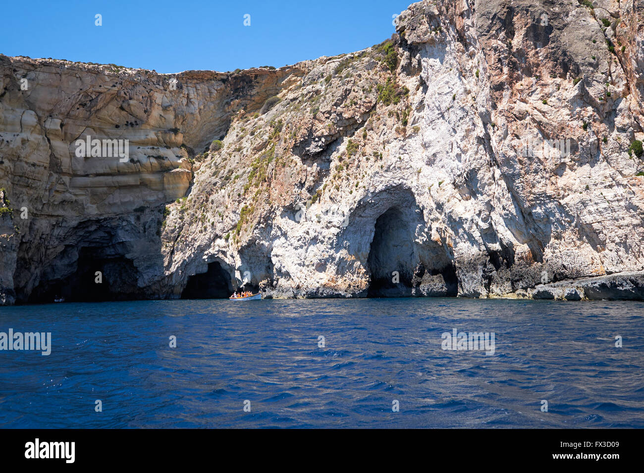 Ripida scogliera oltre il mare mediterraneo sulla parte meridionale dell isola di Malta vicino a Blue Grotto Foto Stock