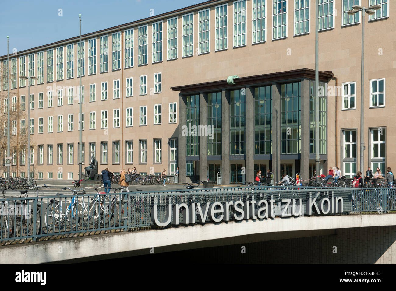 Köln, Sülz, Universitätsstrasse, Universität zu Köln, Hauptgebäude am Albertus-Magnus-Platz in Lindenthal. Architekt Adolf Abel Foto Stock