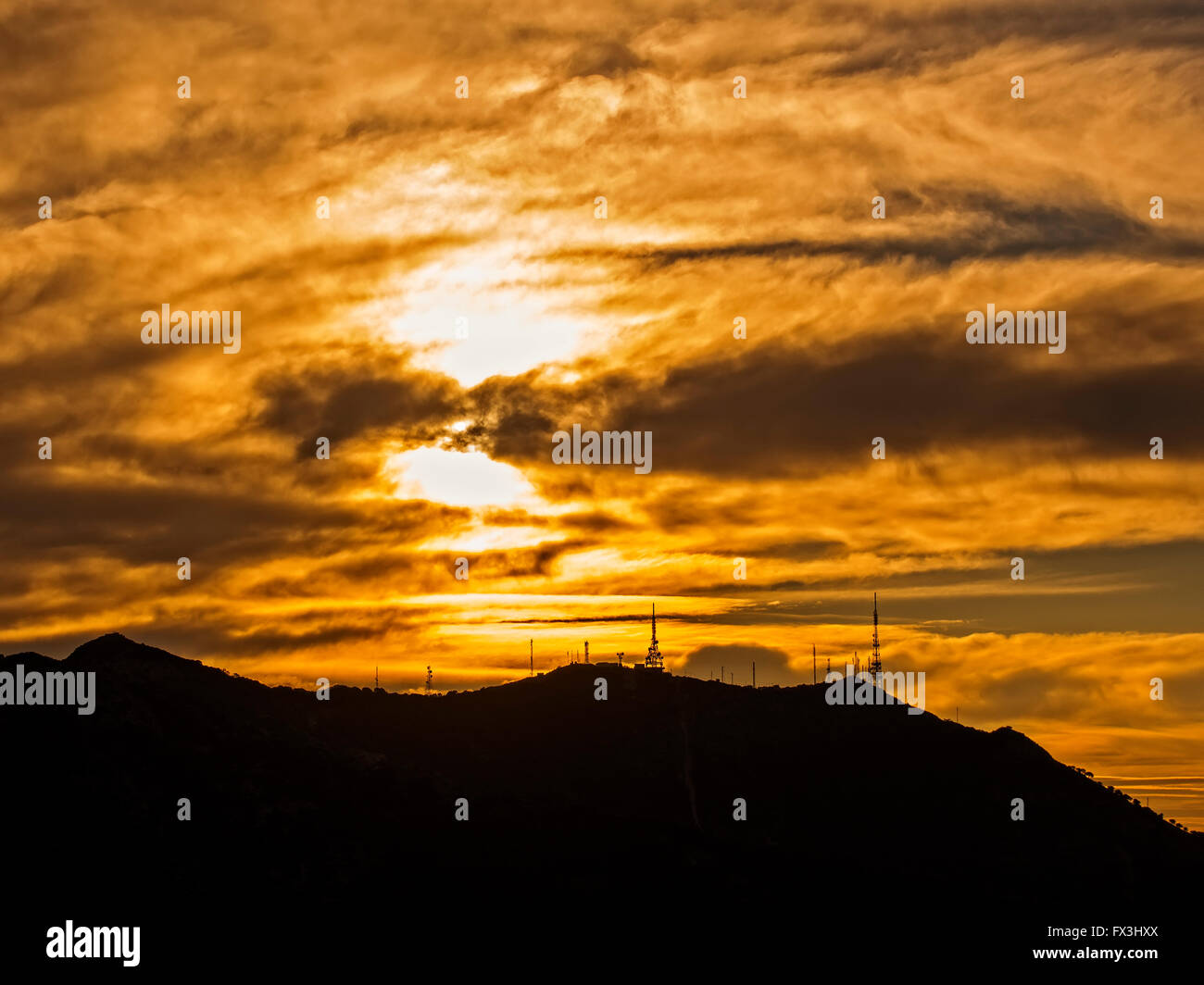 Cielo colorato con le nubi all'alba, Mijas. Provincia di Malaga Costa del Sol, Andalusia, Spagna Europa Foto Stock