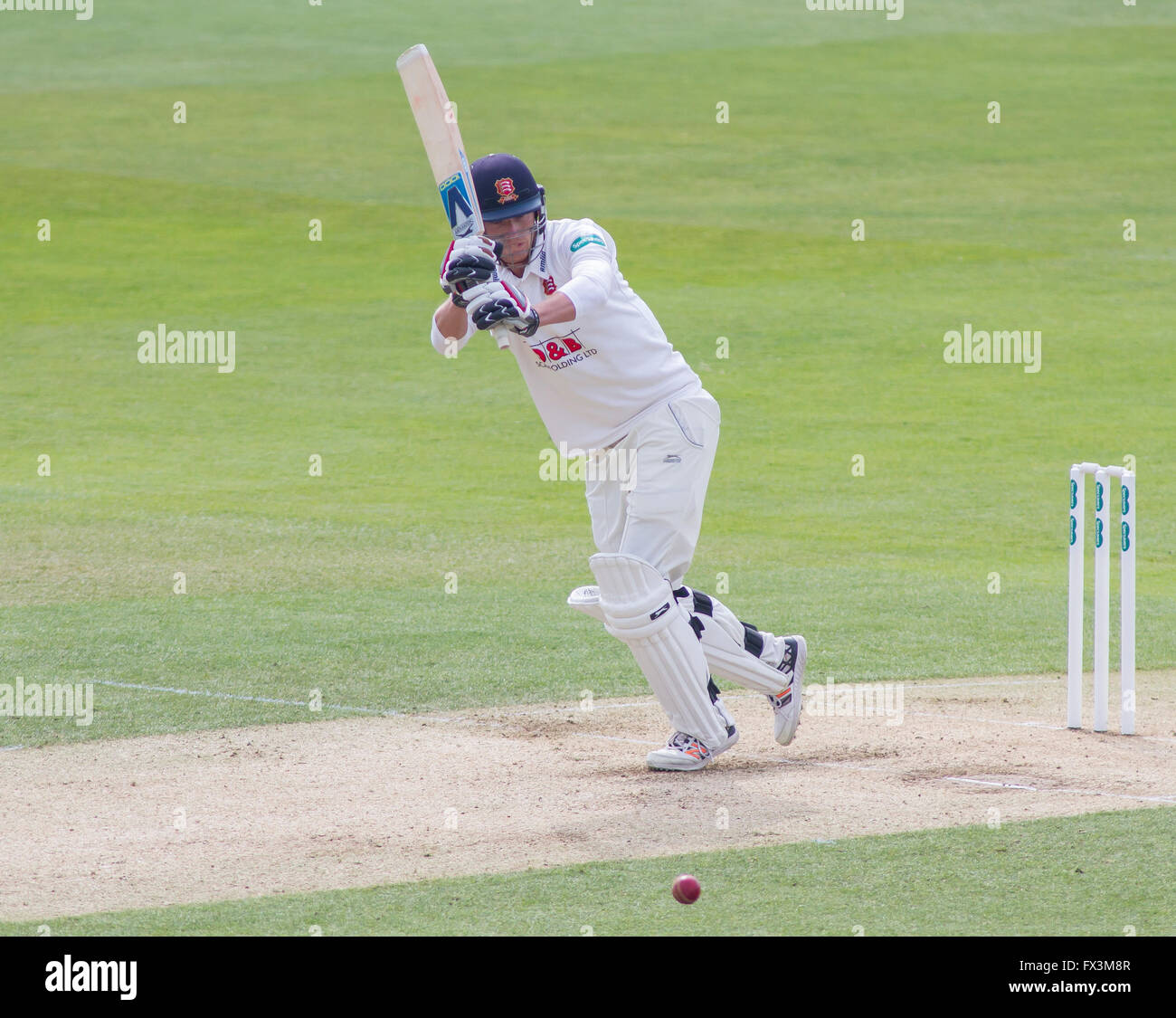 CHELMSFORD, Inghilterra - 11 Aprile 2016: Tom Westley di Essex durante la contea Specsavers gara di campionato tra Essex e Gloucestershire al County Ground a Chelmsford in Inghilterra. (Foto di Mitchell Gunn/ESPA-immagini) Foto Stock