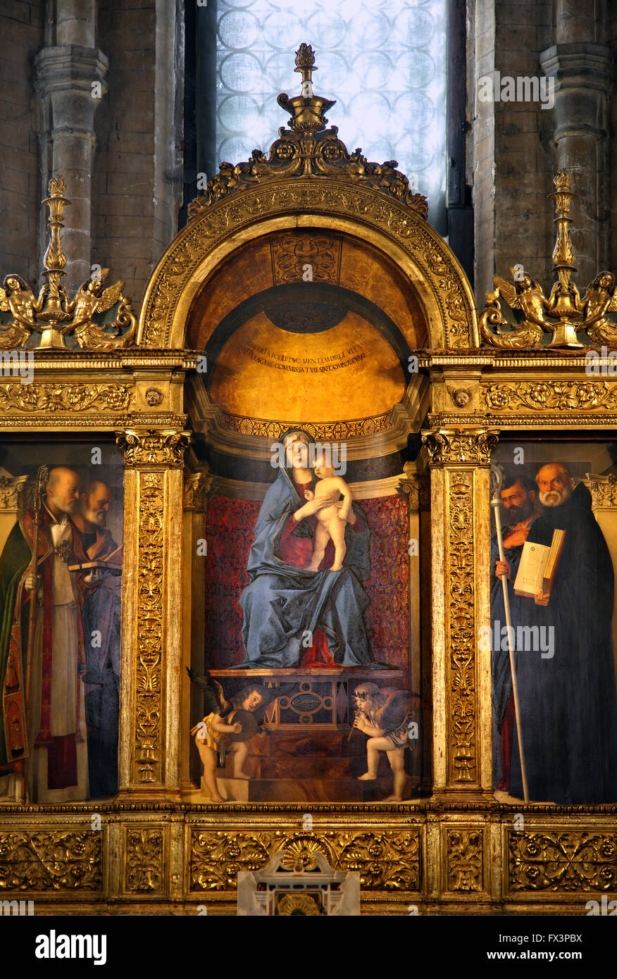 Bellini "Madonna con Bambino" trittico in Santa Maria Gloriosa dei Frari ("I Frari'), il sestiere di San Polo, Venezia, Italia Foto Stock