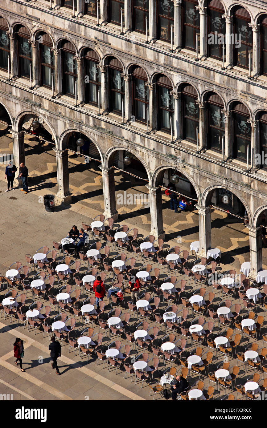 Vista della piazza di San Marco (piazza San Marco) dal campanile (campanile), Venezia, Veneto, Italia. Foto Stock