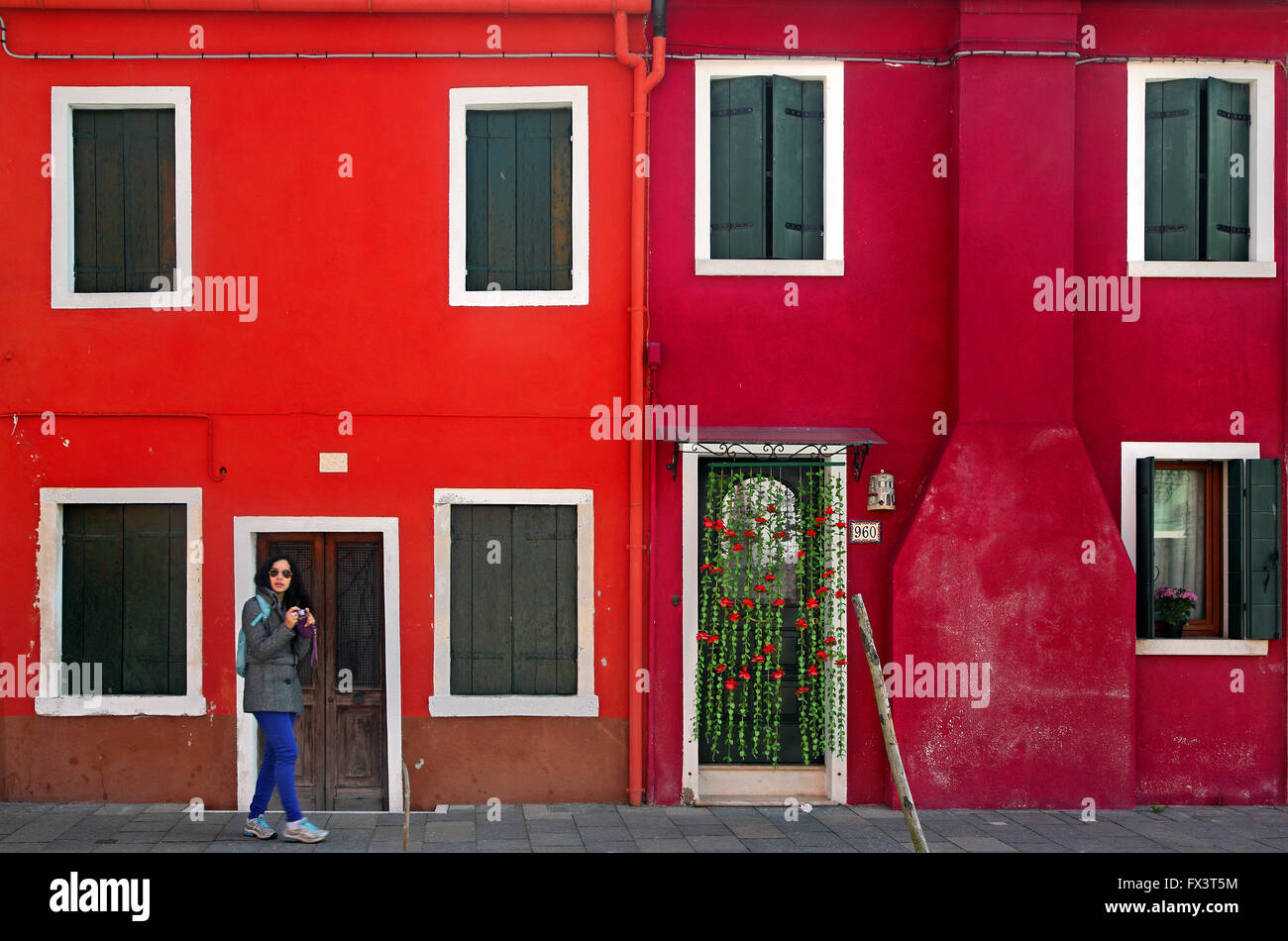 Case colorate della pittoresca isola di Burano, Venezia, Veneto, Italia. Foto Stock