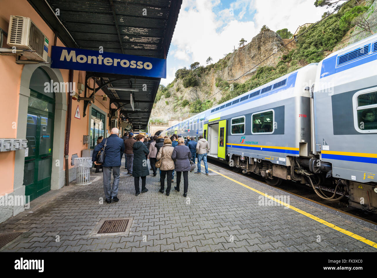 Stazione ferroviaria a Monterosso al Mare, Cinque Terre, Italia, Europa Foto Stock