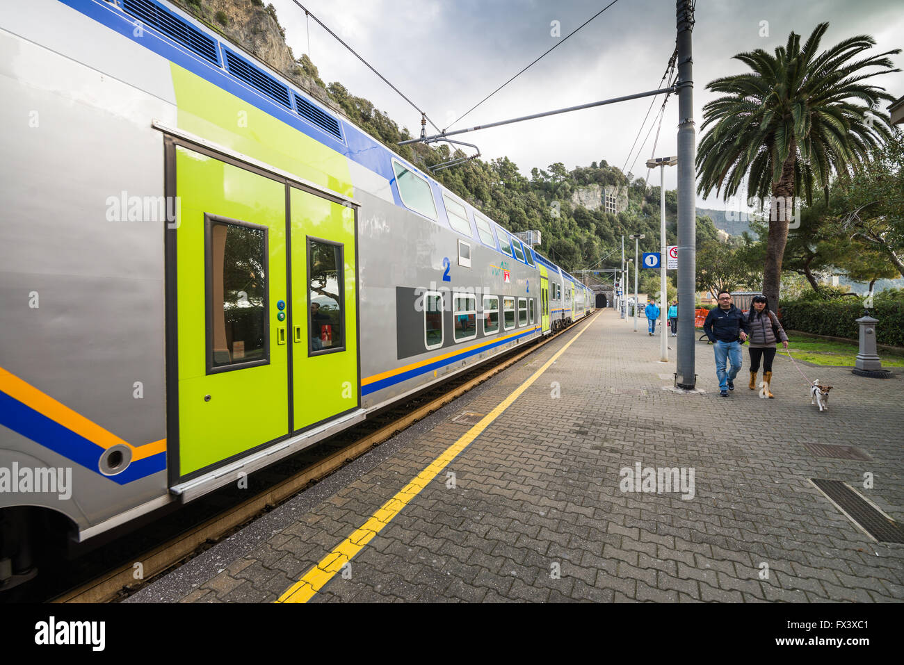 Stazione ferroviaria a Monterosso al Mare, Cinque Terre, Italia, Europa Foto Stock