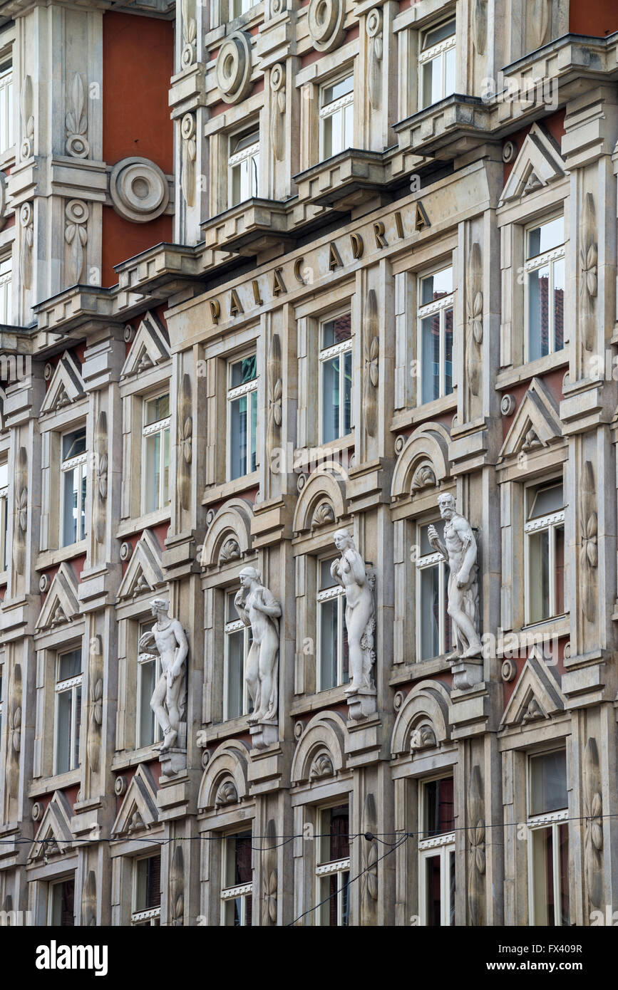 L'edificio Rondocubist Palac Adria, Nove Mesto, Praga, Repubblica Ceca, Europa Foto Stock