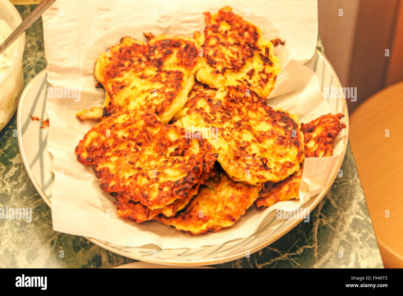 Fresco frittelle fatte in casa per la gustosa prima colazione e cena Foto Stock