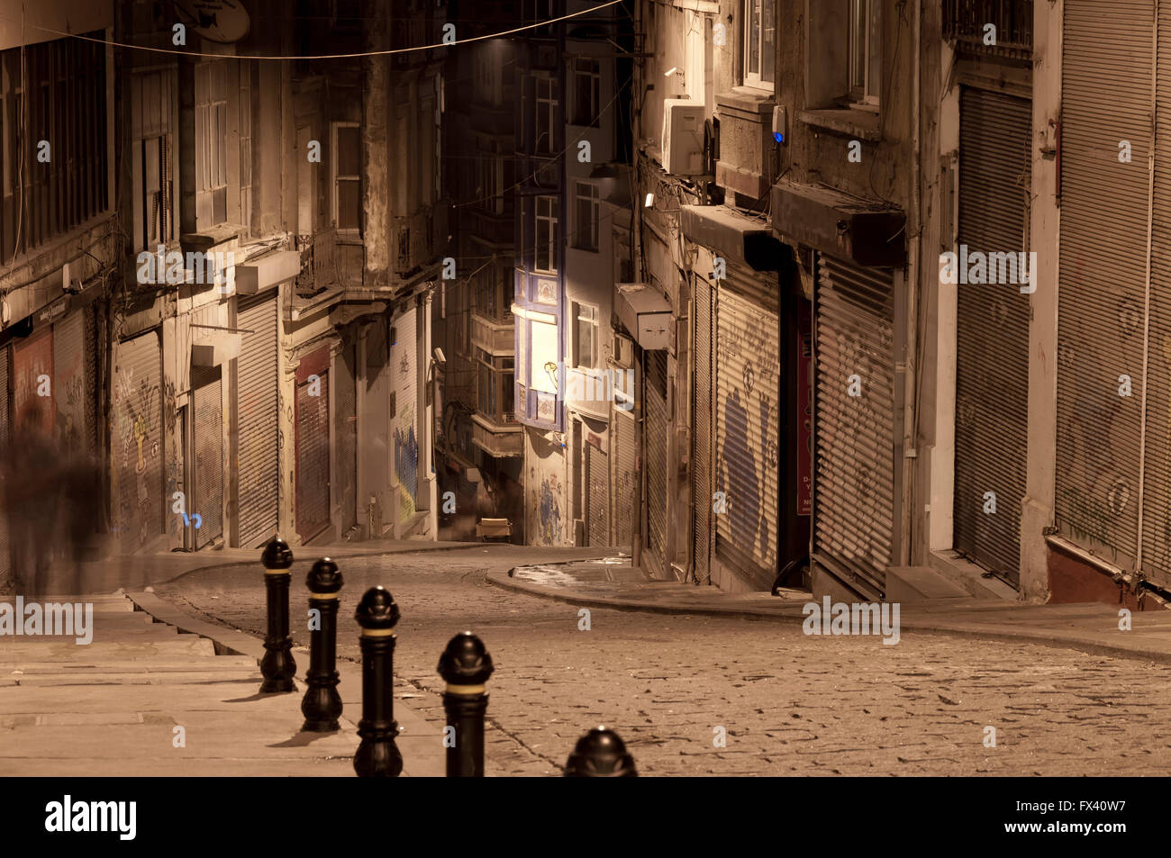 Dark street nella notte, Istanbul, Turchia Foto Stock