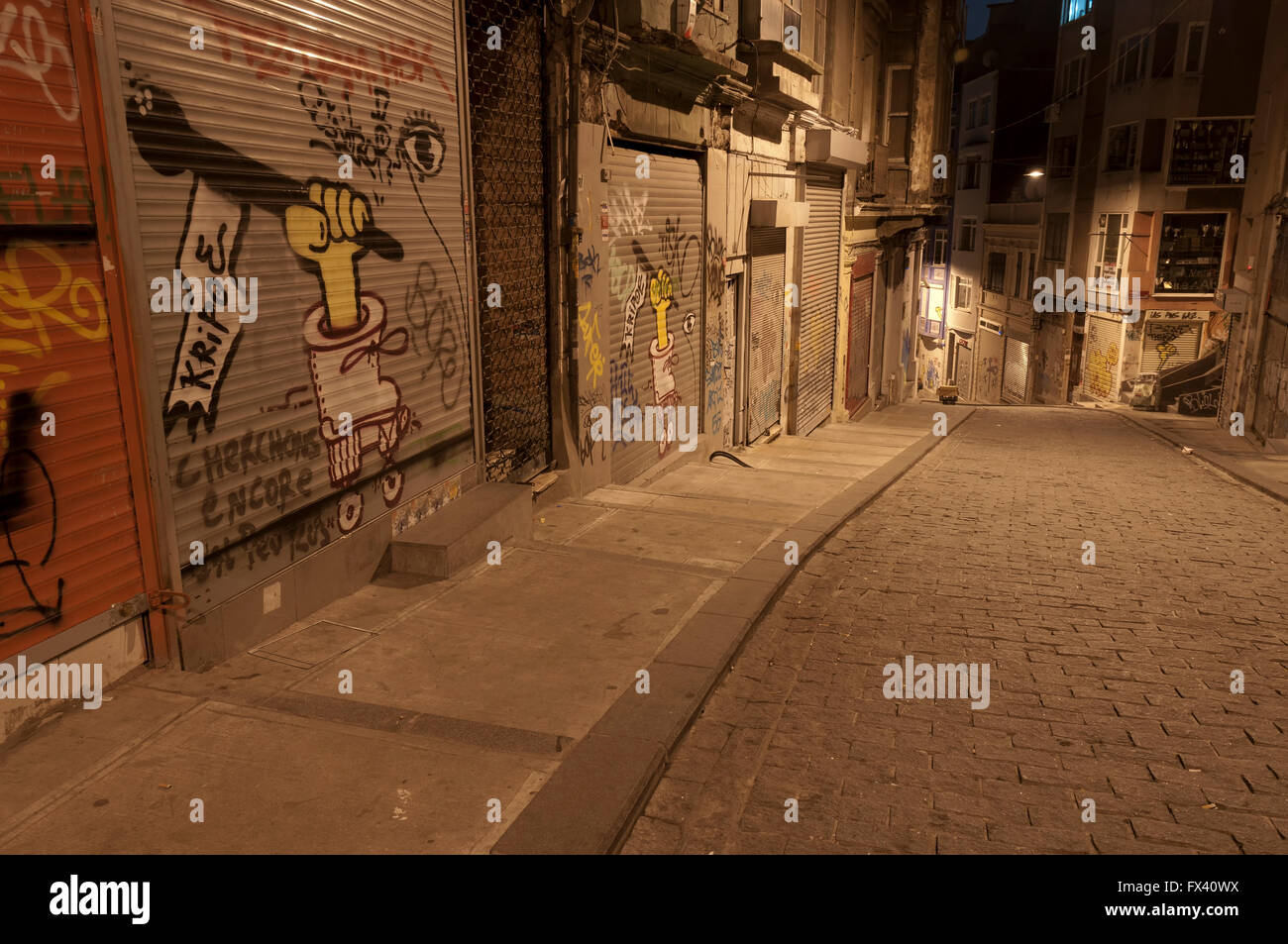 Dark street nella notte, Istanbul, Turchia Foto Stock