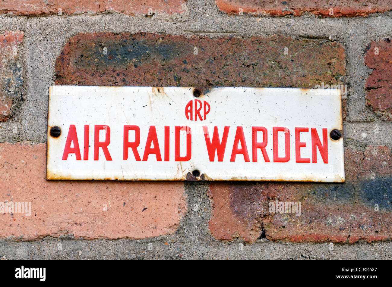 Air Raid Warden firmare, l'ufficio postale, Museo di Storia Nazionale, St Fagans, Cardiff, Galles, Regno Unito. Foto Stock