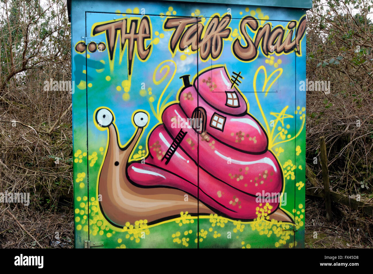 Graffiti di 'La Lumaca taff' oltre il Taff Trail, Whitchurch, Cardiff, Galles, UK. Foto Stock