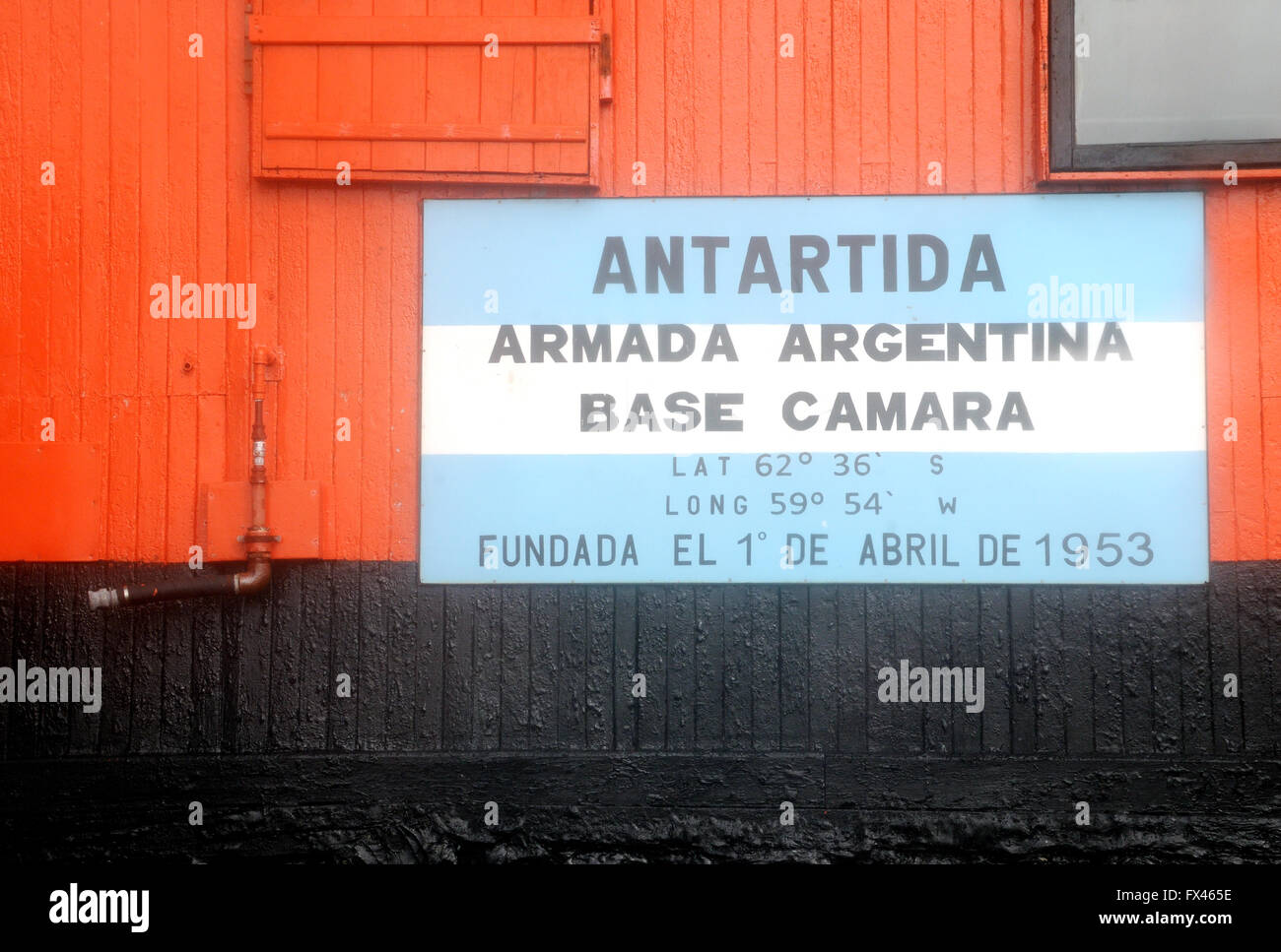 Segno sull'argentino Camara Base su Half Moon Island. Half Moon Island, a sud le isole Shetland, Antartide. Foto Stock