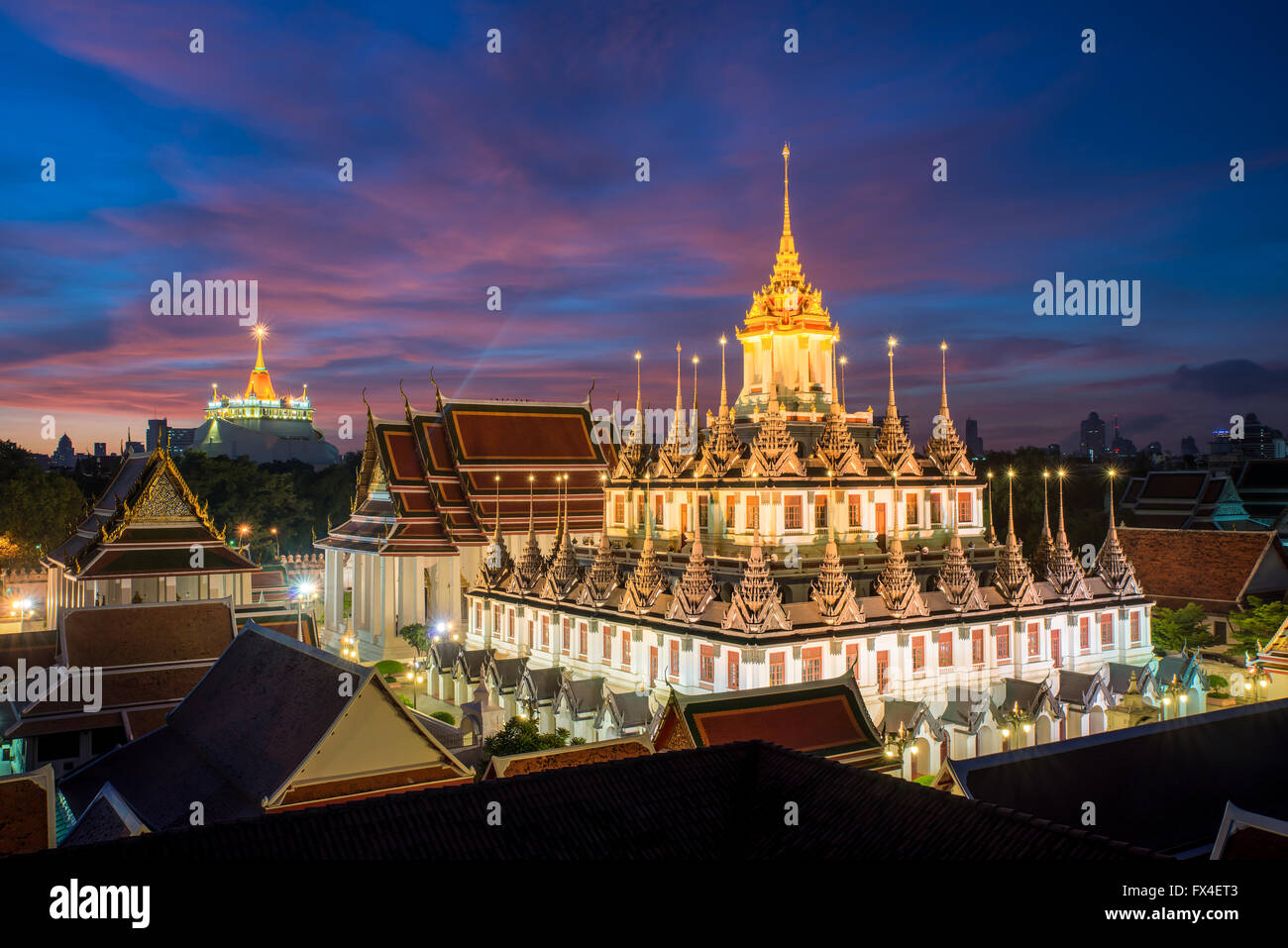 Bellissimo tempio Wat Ratchanadda a Bangkok, in Thailandia Foto Stock