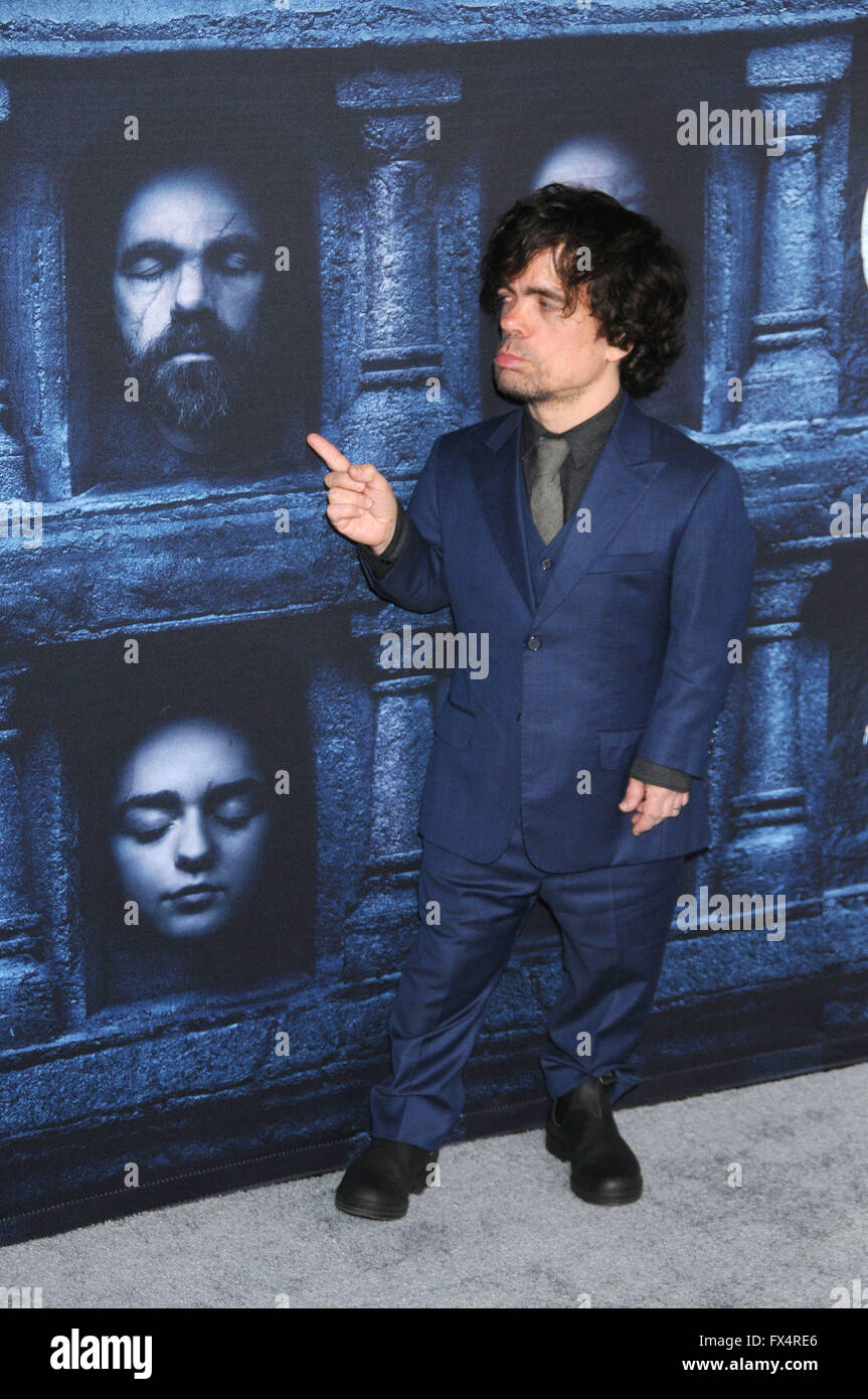 Los Angeles, California, USA. Decimo Apr, 2016. 10 aprile 2016 - Los Angeles California USA - attore Peter Dinklage al ''Giochi di troni " sesta stagione tenutasi presso la leva TCL Chinese Theatre Hollywood. Credito: Paolo Fenton/ZUMA filo/Alamy Live News Foto Stock