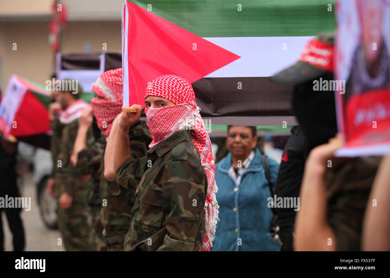 La città di Gaza, Striscia di Gaza, Territori palestinesi. Xii Apr, 2016. I sostenitori del La città di Gaza, Striscia di Gaza, Territori palestinesi. Xii Apr, 2016. I sostenitori del