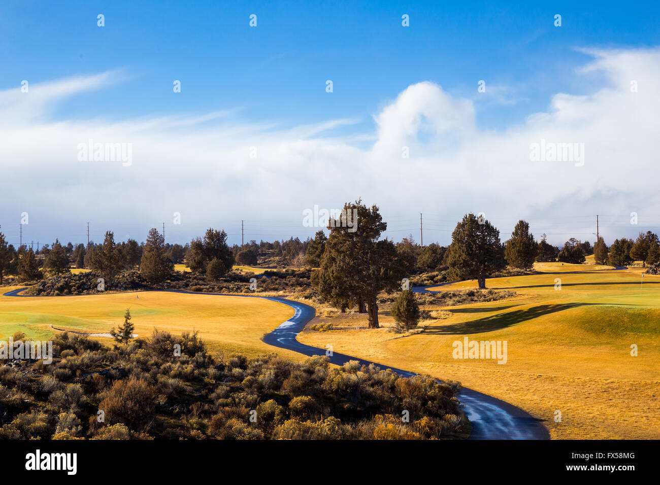 Tempesta dell'orizzonte all'alba in questo paesaggio natura foto di un campo da golf nel centro di Oregon. Foto Stock